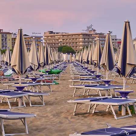Chic Seaview With Private Terrace דירה