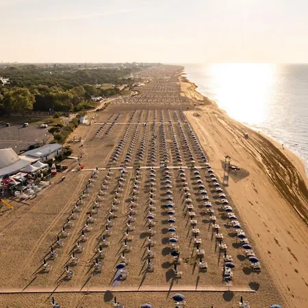 Lägenhet Chic Seaview With Private Terrace Bibione