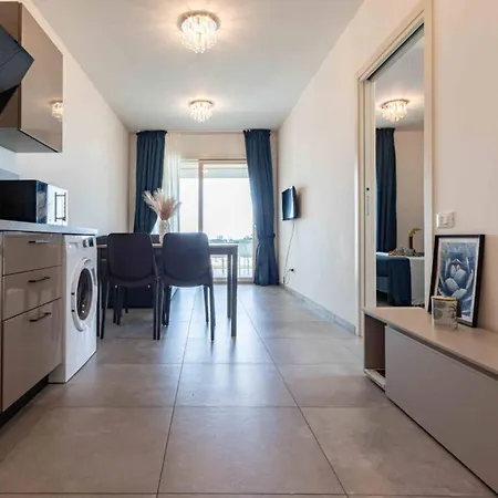 Chic Seaview With Private Terrace Apartment